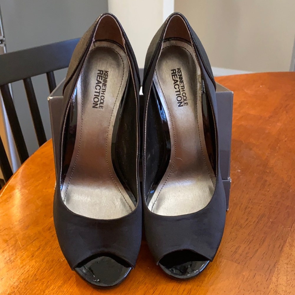 Kenneth Cole Reaction 3 1/2 black high heel shoe